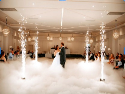 Show d'étincelles froides pendant l'ouverture de bal d'un mariage animé par le DJ Event40 dans les Landes